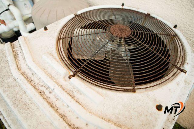 Cánh quạt điều hòa bám bụi gây tiếng ồn lớn