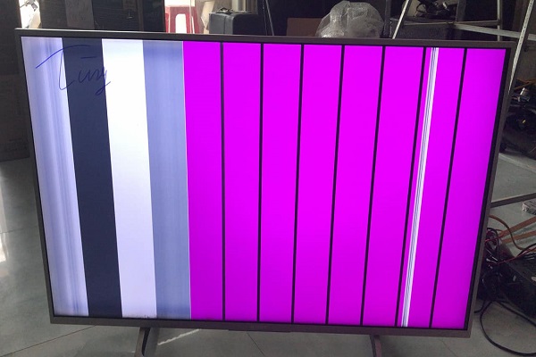 Người dùng cần vệ sinh tivi định kỳ nhẹ nhàng