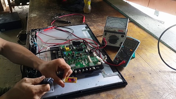Hướng dẫn kiểm tra tivi trước khi gọi thợ