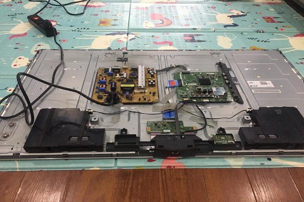 sua-tivi-tcl-tai-long-bien